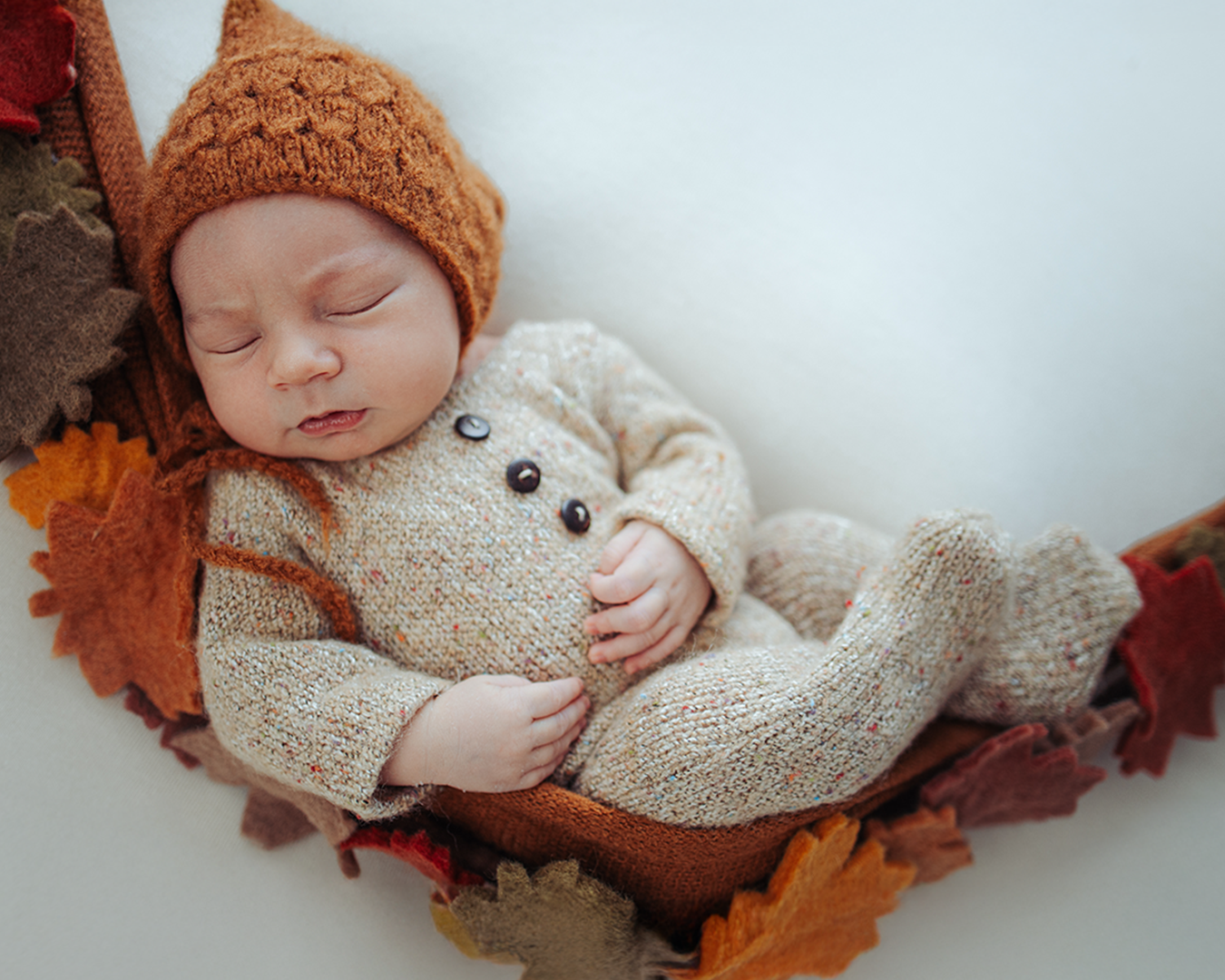 Babyfotograf Castrop-Rauxel – Neugeborenes im Körbchen