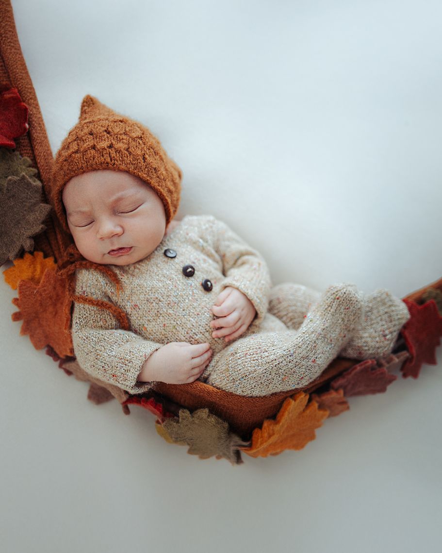 Baby Shooting Dortmund – Neugeborenes im Bettchen fotografiert