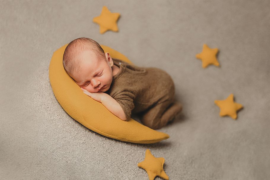 Neugeborenenfotografie NRW – Baby schläft entspannt