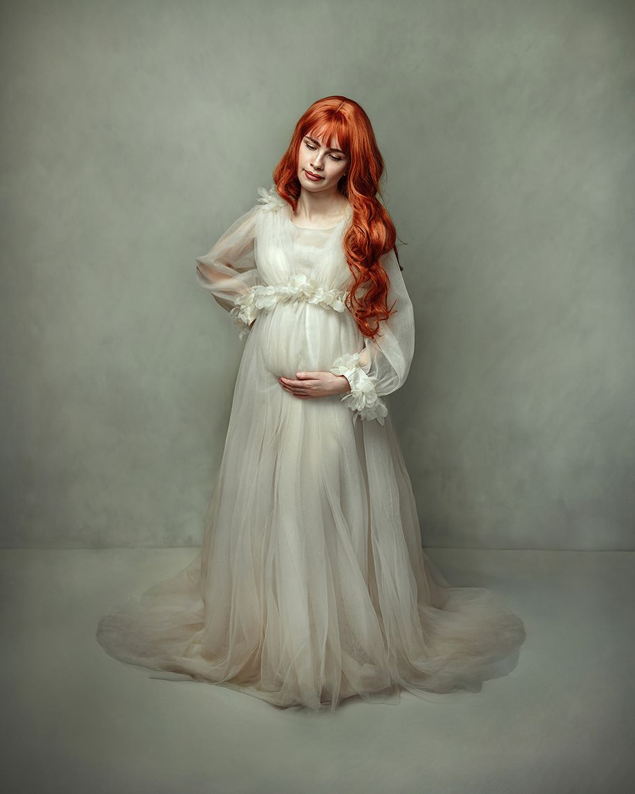 Schwangerschaft Fotoshooting Studio weiches Licht und elegante Pose